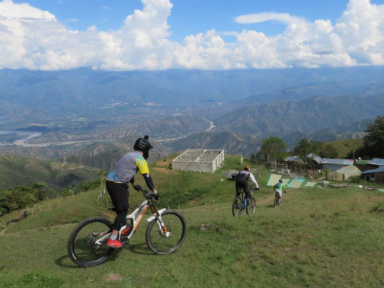 Mountain bike tours Triadas medellín
